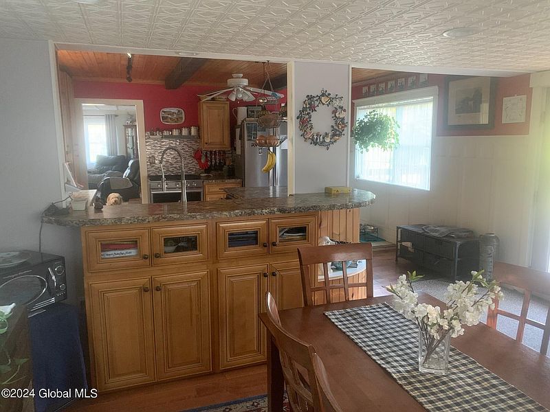 5th image of 369 Ensign Pond Road
