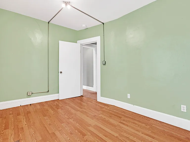 258 Allen Ave — Photo 25