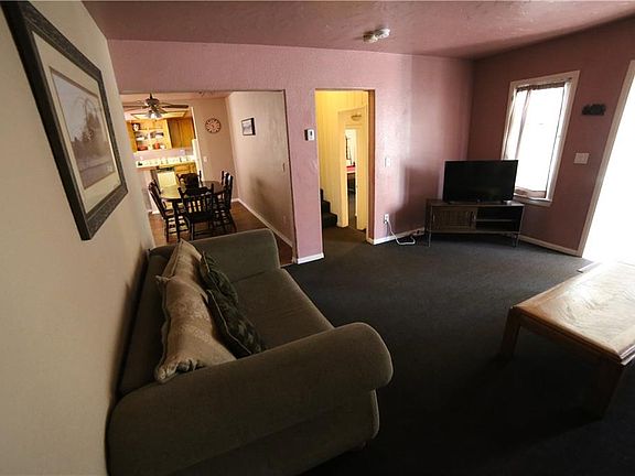 5th image of 213 E Angeles Blvd