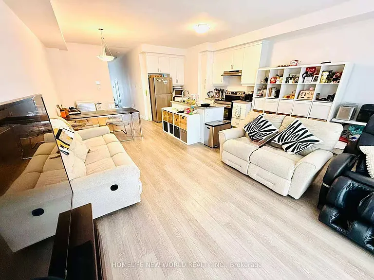126 Mumbai Dr — Photo 4
