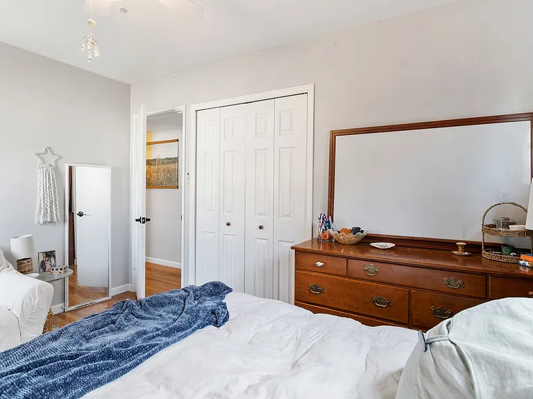2219 Farragut Ave — Photo 17