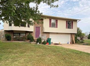 2706 Spring Dr, Imperial, MO 63052