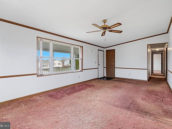 3rd image of 430 Clover Ln