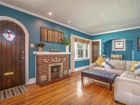 Warm & inviting living room.