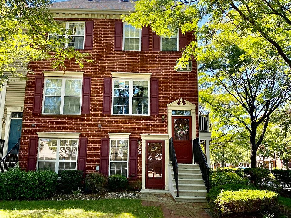 1st image of 11 Society Hill Dr N