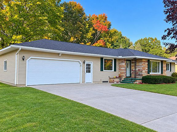 2nd image of 125 Kelly Dr