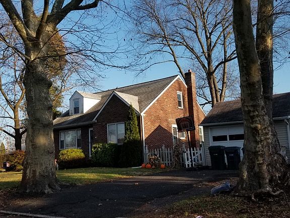 2nd image of 1865 Lukens Ave