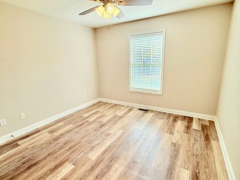 1148 S Elmwood Ave — Photo 28