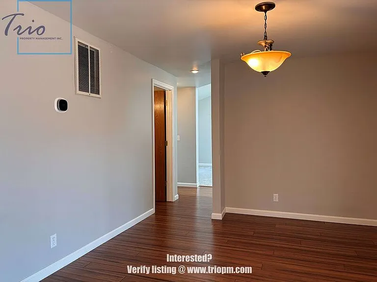 694 Driftwood Dr — Photo 3