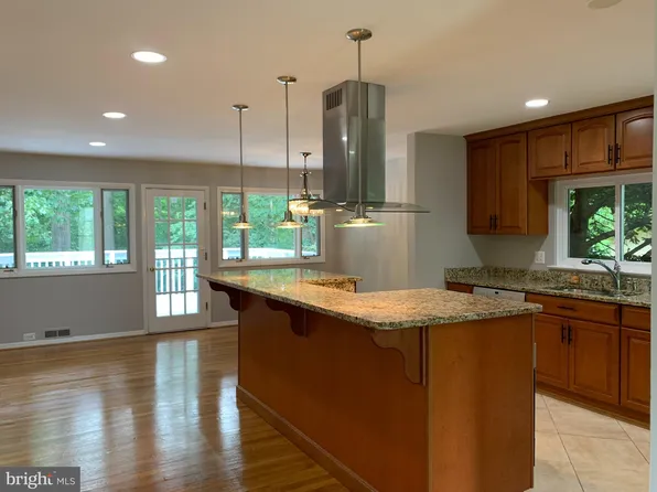 7710 Martel Pl, Springfield, VA 22152