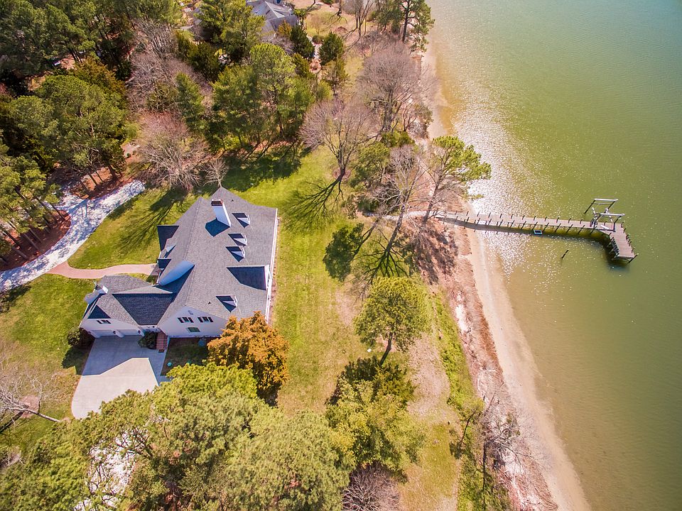 2nd image of 8448 Creek St