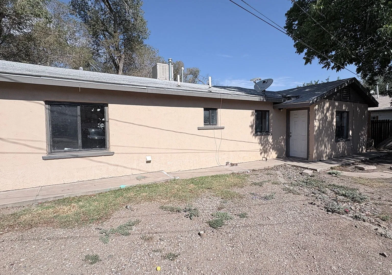 424 E 4th St — Photo 1
