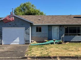 965 Cherry St, Harrisburg, OR 97446