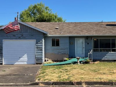965 Cherry St, Harrisburg, OR, 97446