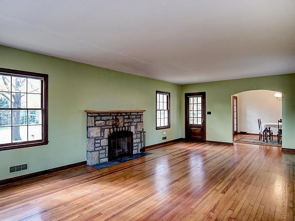 5th image of 910 Highland Dr