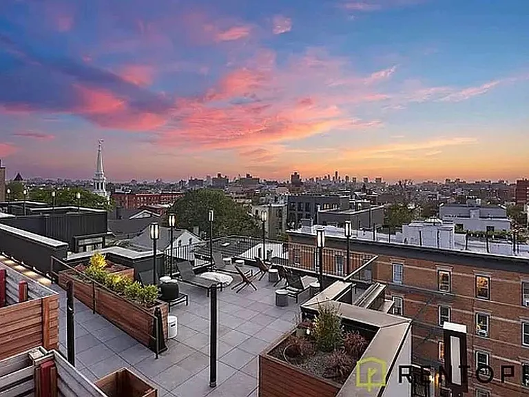 340 Evergreen Ave #303 — Photo 17