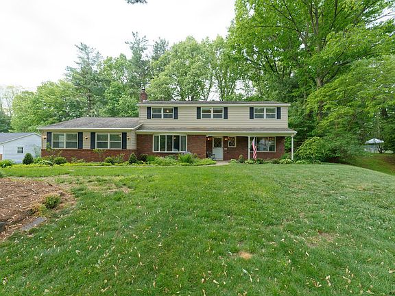 3rd image of 14 Hidden Valley Ln