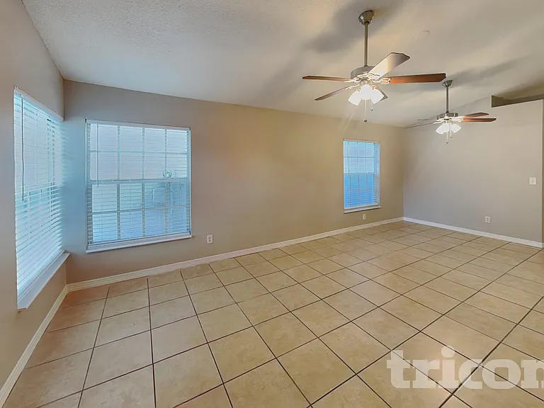 682 Channing Dr — Photo 3