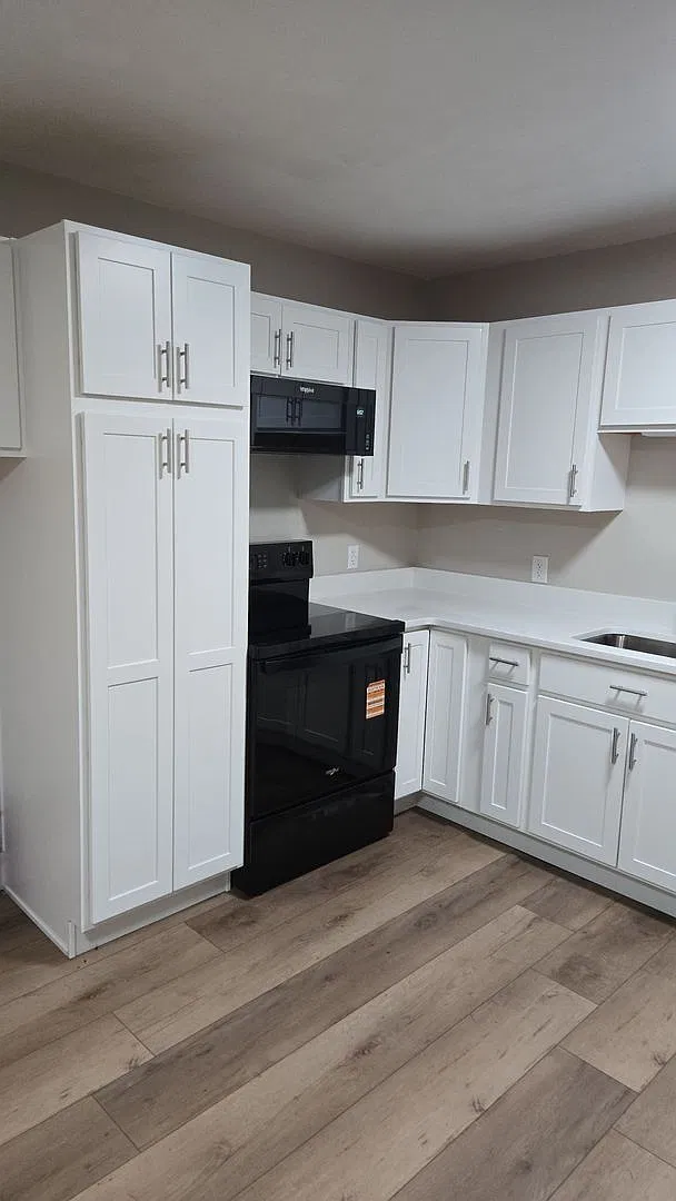 3-Bedroom, 1-Bath Duplex on Mountain View Drive — Photo 3