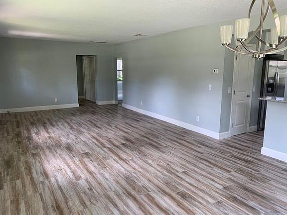 4th image of 207 E Division St