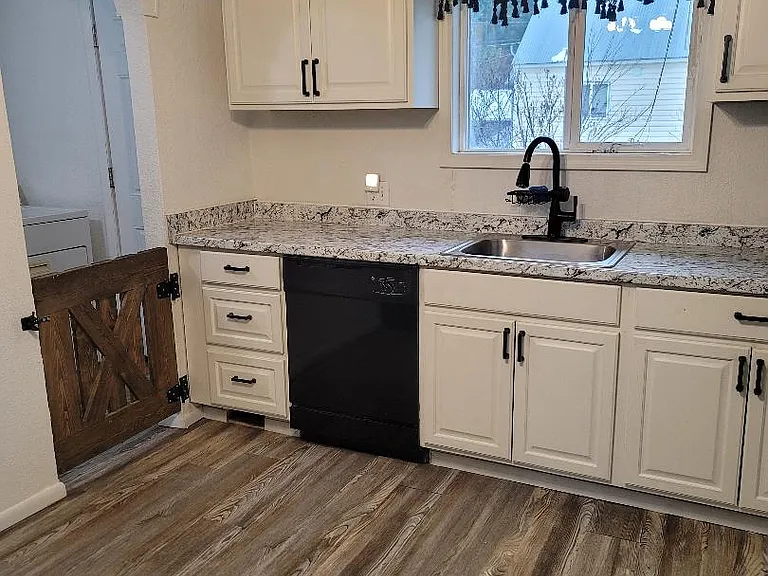 704 S Cedar St — Photo 12