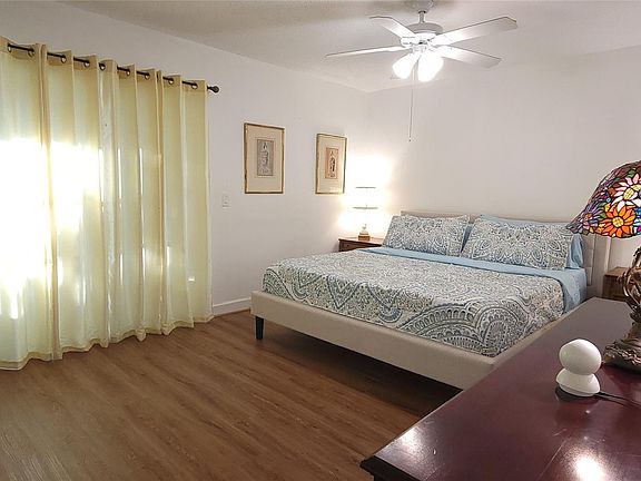 3rd image of 227 Markham K #227