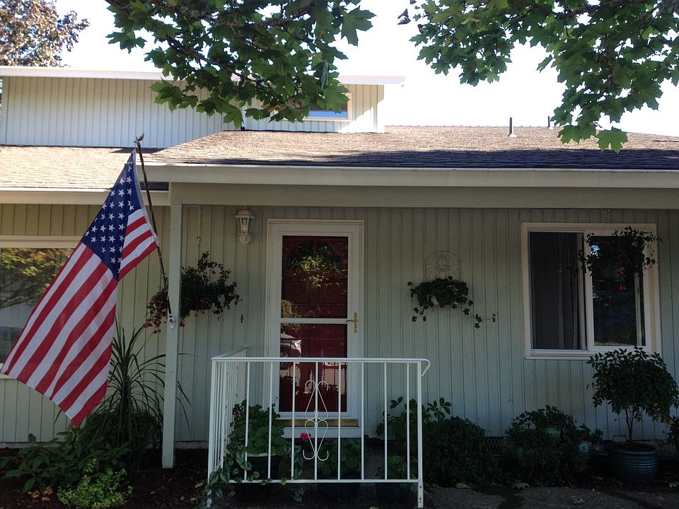 2nd image of 648 NE 25th St