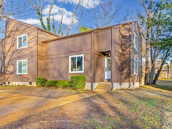 3rd image of 541 Doral Country Dr
