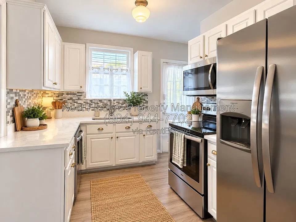 1230 Lechlade St