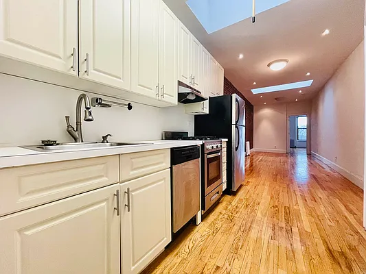 Rented by Level Group | media 13