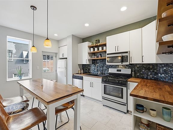 4th image of 4227 Dunkeld Way