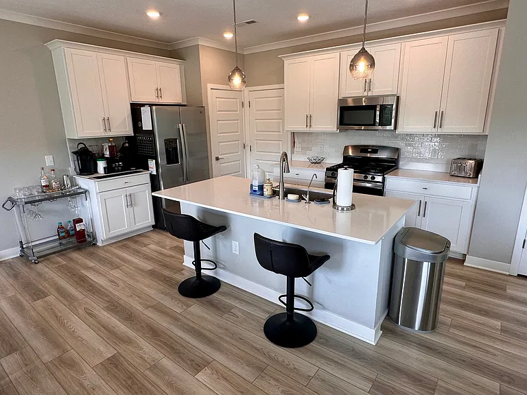 721 Scarsdale Ln — Photo 10