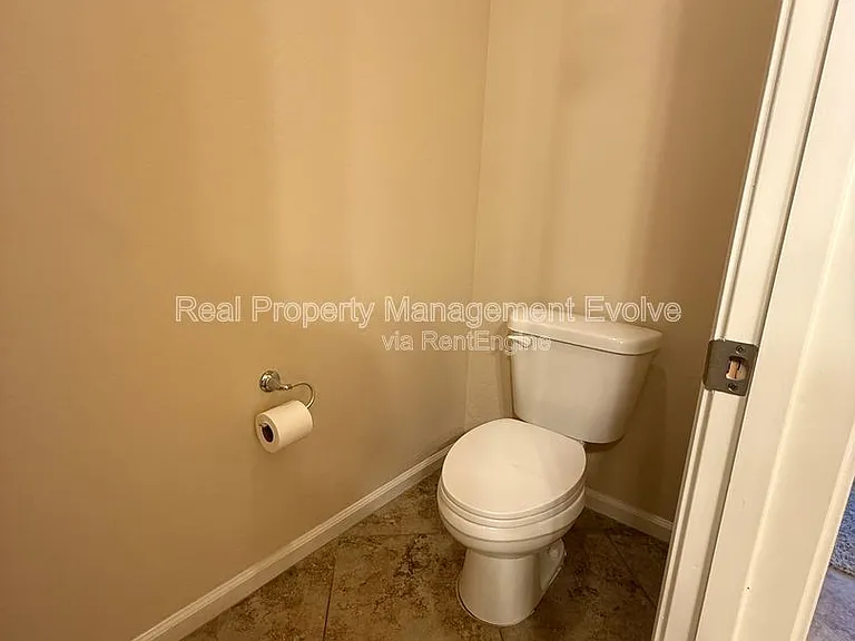 3454 E Constitution Dr — Photo 15