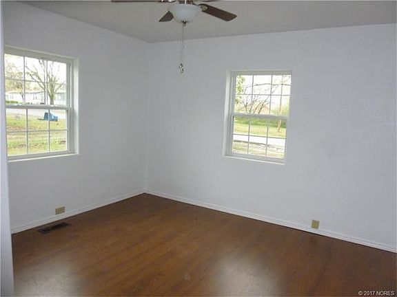5th image of 109 Horine St