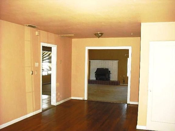 4th image of 3828 Presidio St