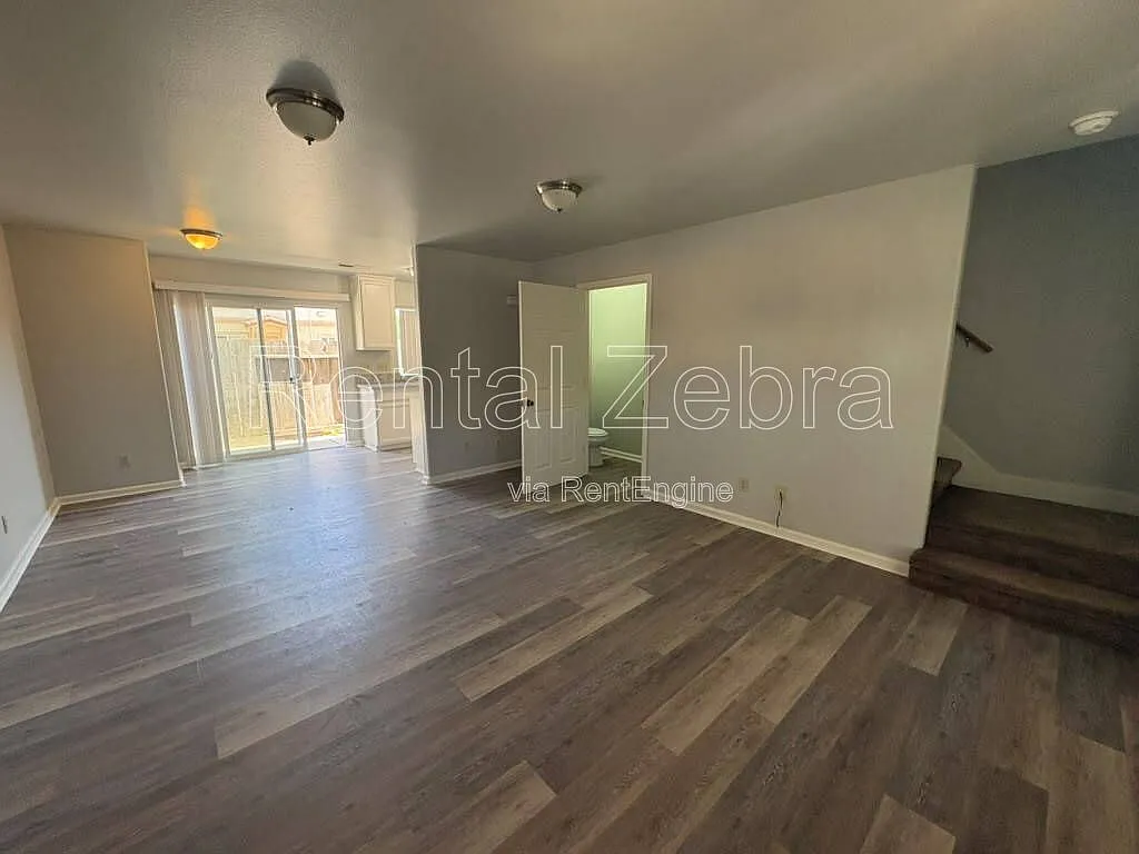 2 bed, 1.5 bath, 900 sqft, $1,459 — Photo 1