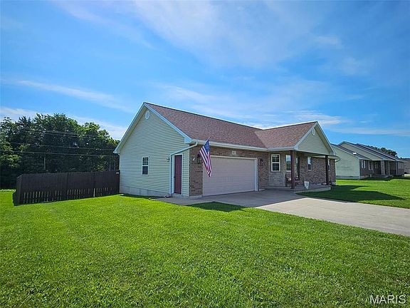3rd image of 227 Zeigenbein Rd
