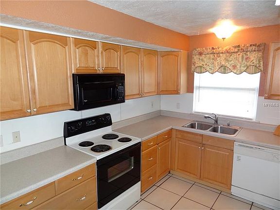 2nd image of 3917 Lancaster Dr