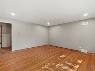 102 Harrison Ave #104, Waukesha, WI 53186