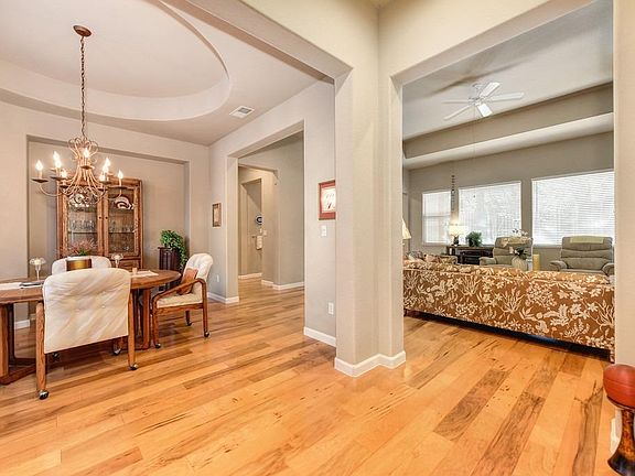 4th image of 260 Hebron Cir