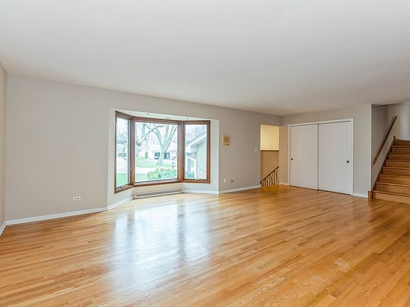 2nd image of 26W115 Blackhawk Dr