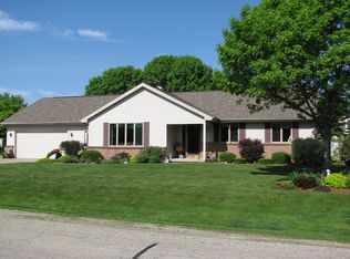 N9649 Golden Way, APPLETON, WI 54915
