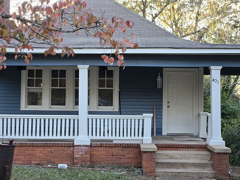401 Hill Ln — Photo 1