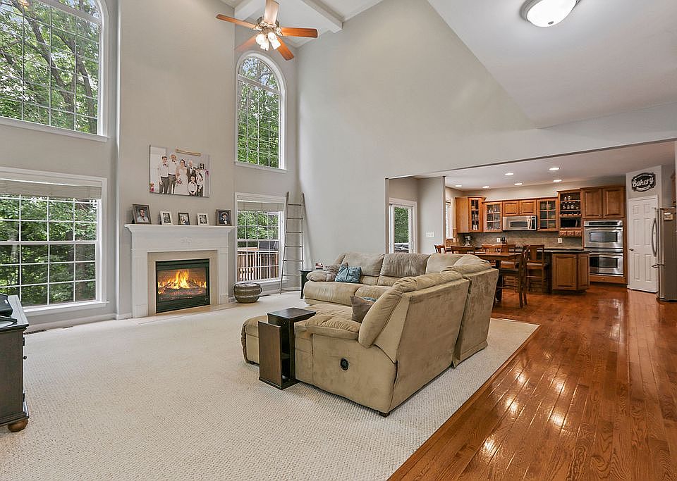 2nd image of 213 Autumn Wind Ct