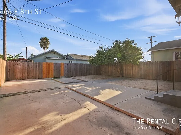 3466 E 8th St — Photo 25