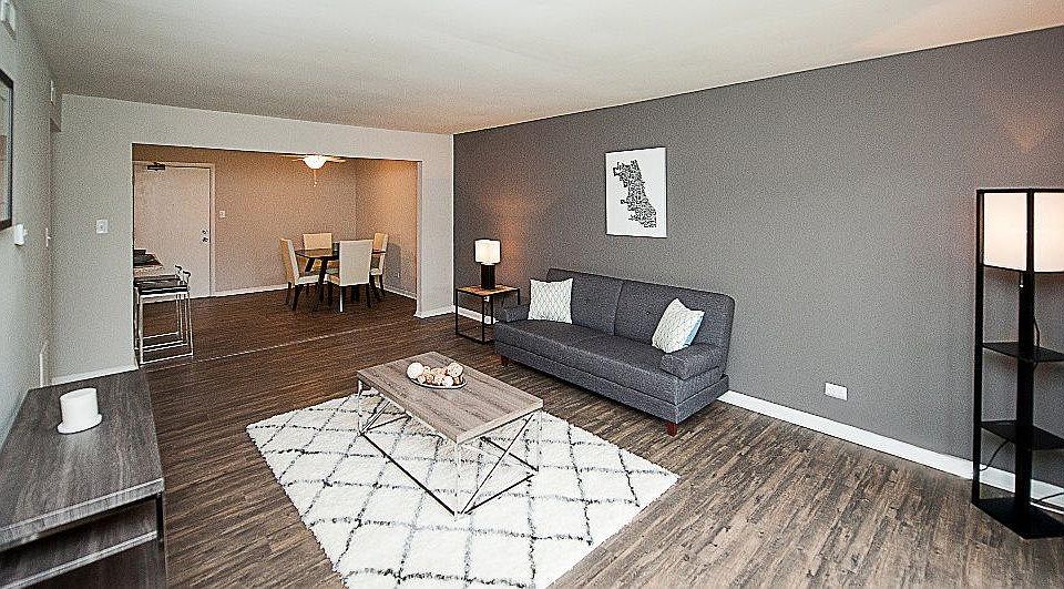 2nd image of 2034 W Algonquin Rd APT 4B