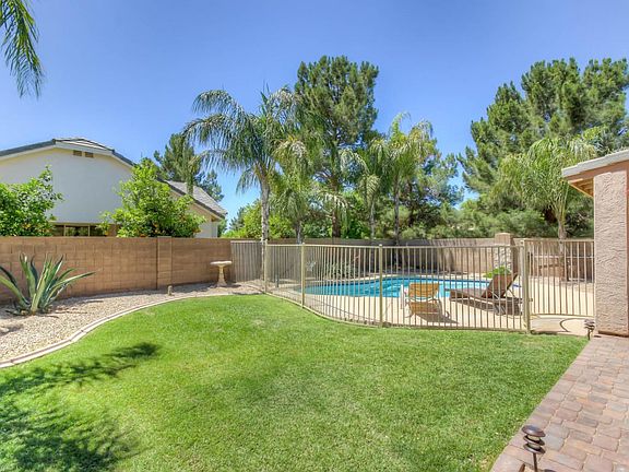 3rd image of 3415 E Linda Ln
