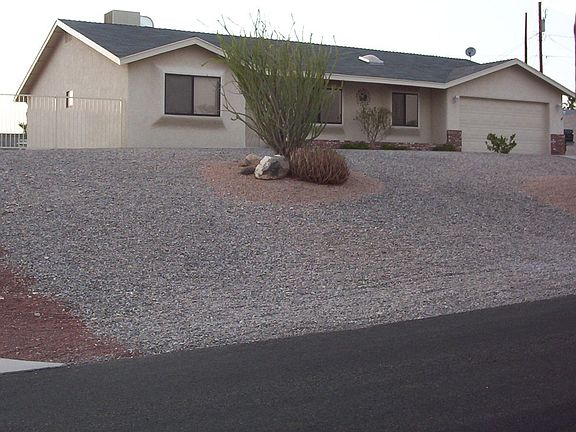 3rd image of 2955 Yuma Dr