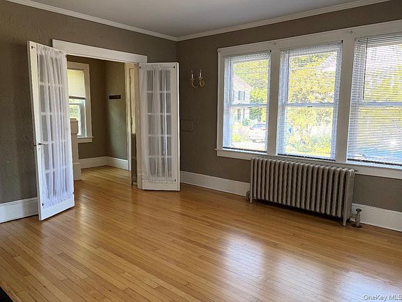 5th image of 46 Sterling Ct