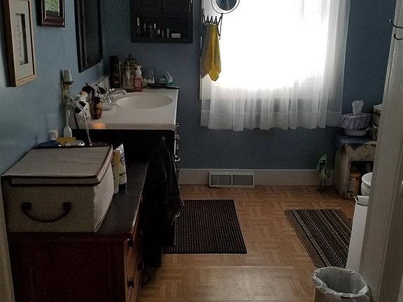 4th image of 49 Newport Hts
